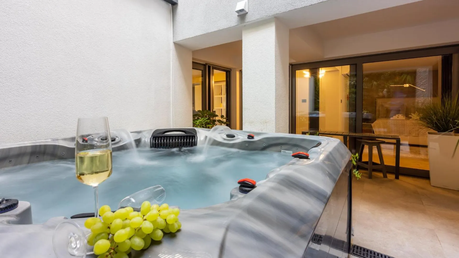 Panoramica Apartment With Whirlpool 크리크베니카